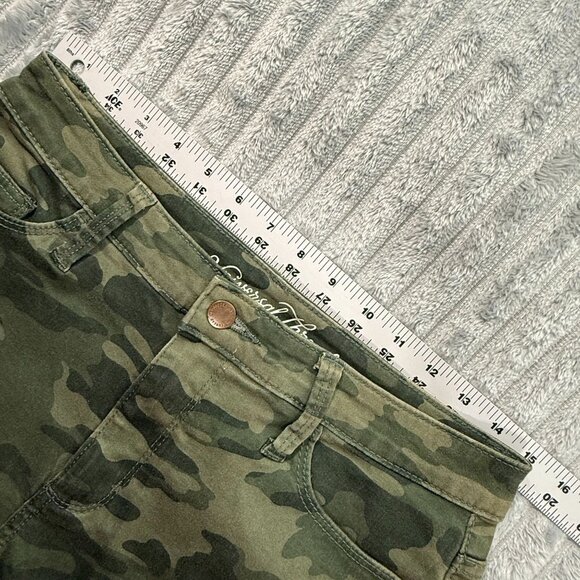 Universal Thread Shorts Womens 6 / 28 Green Camo 'High Rise Midi' Stretch 30x4 - Picture 4 of 8